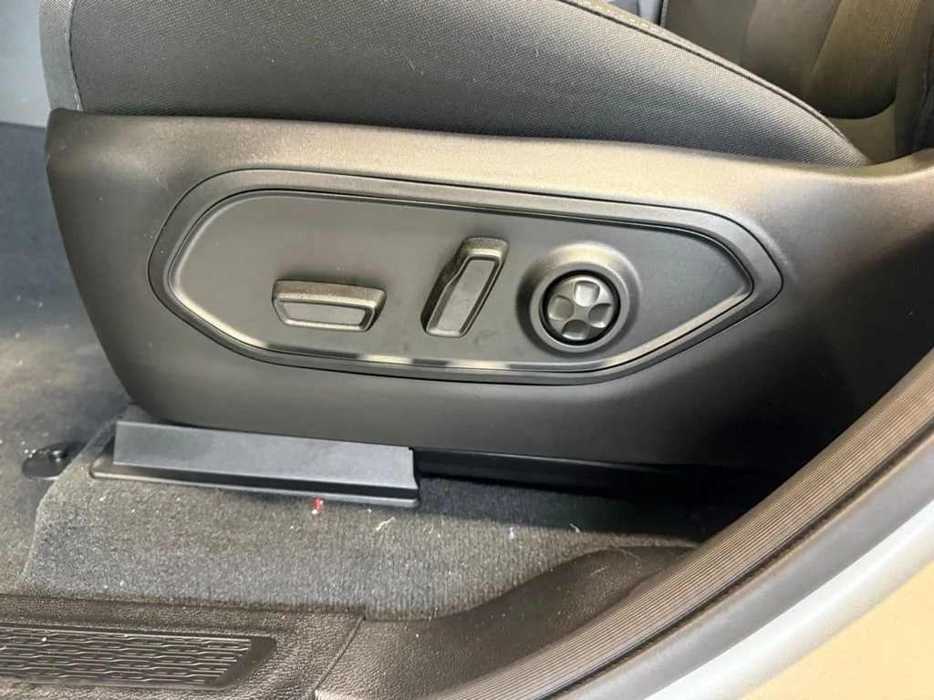 New 2026 Silver Zynith Exterior Paint Jeep Laredo X image 52