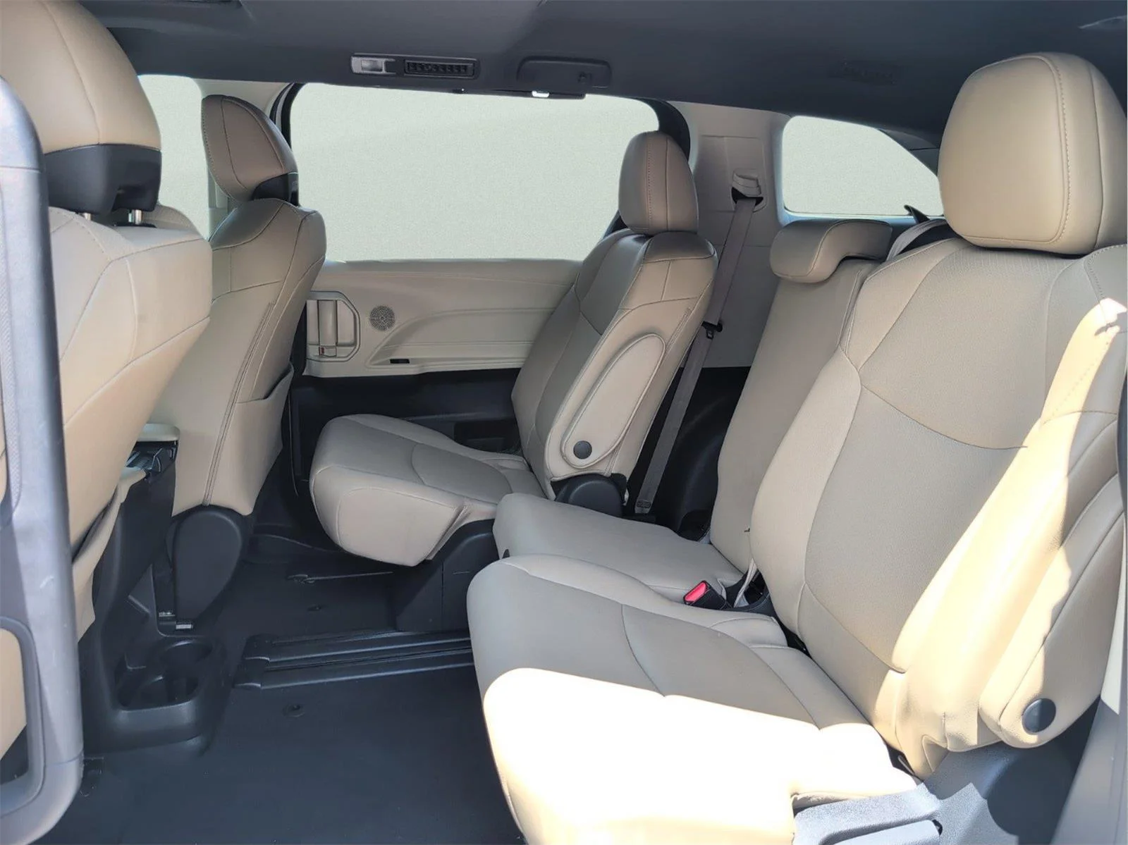 Used 2024 Windchill Pearl Toyota XLE image 33