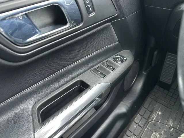 Used 2016 White Ford V6 image 14