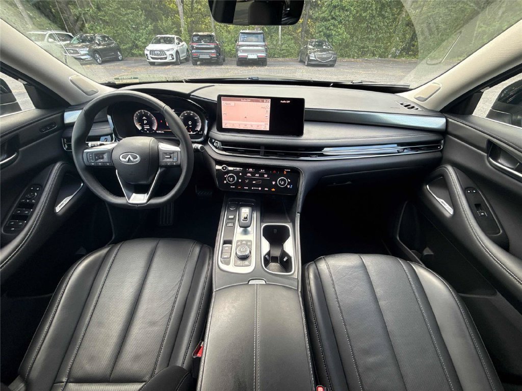 Used 2025 Black INFINITI LUXE image 13