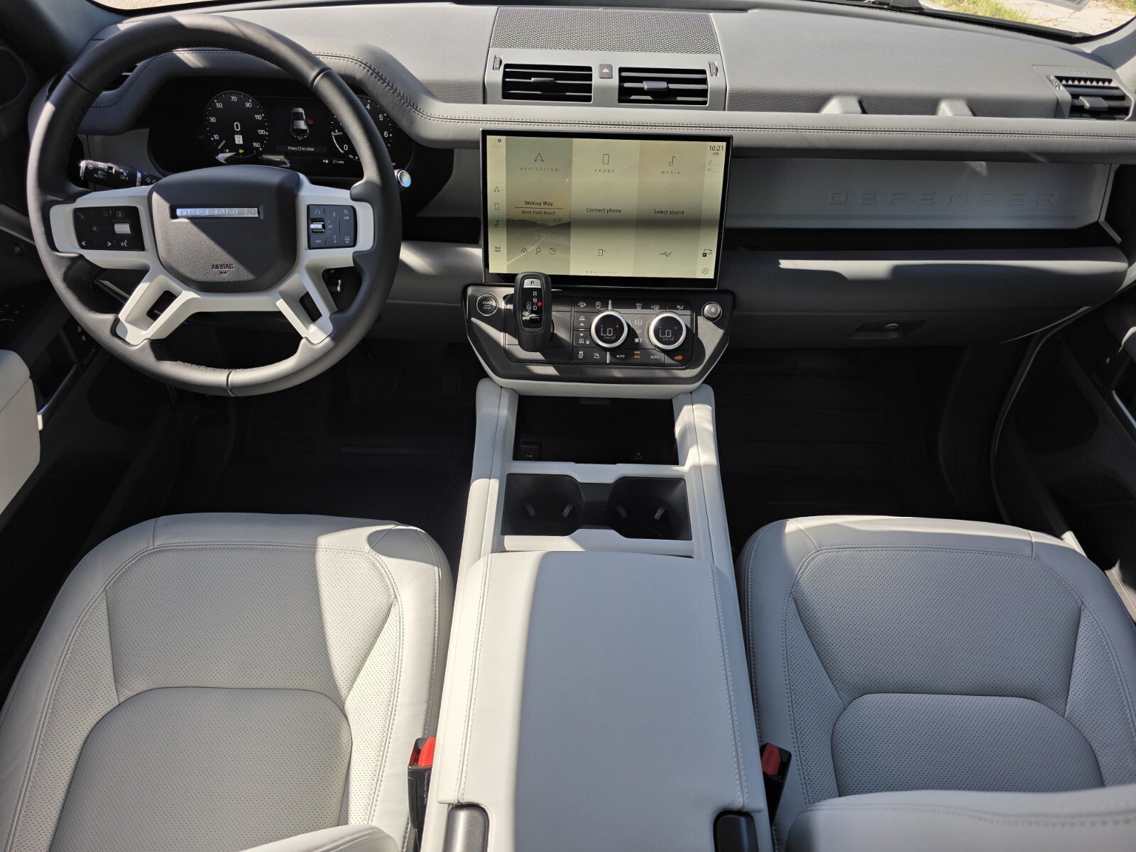 New 2026 Borasco Grey Land Rover P400 X-Dynamic SE image 4