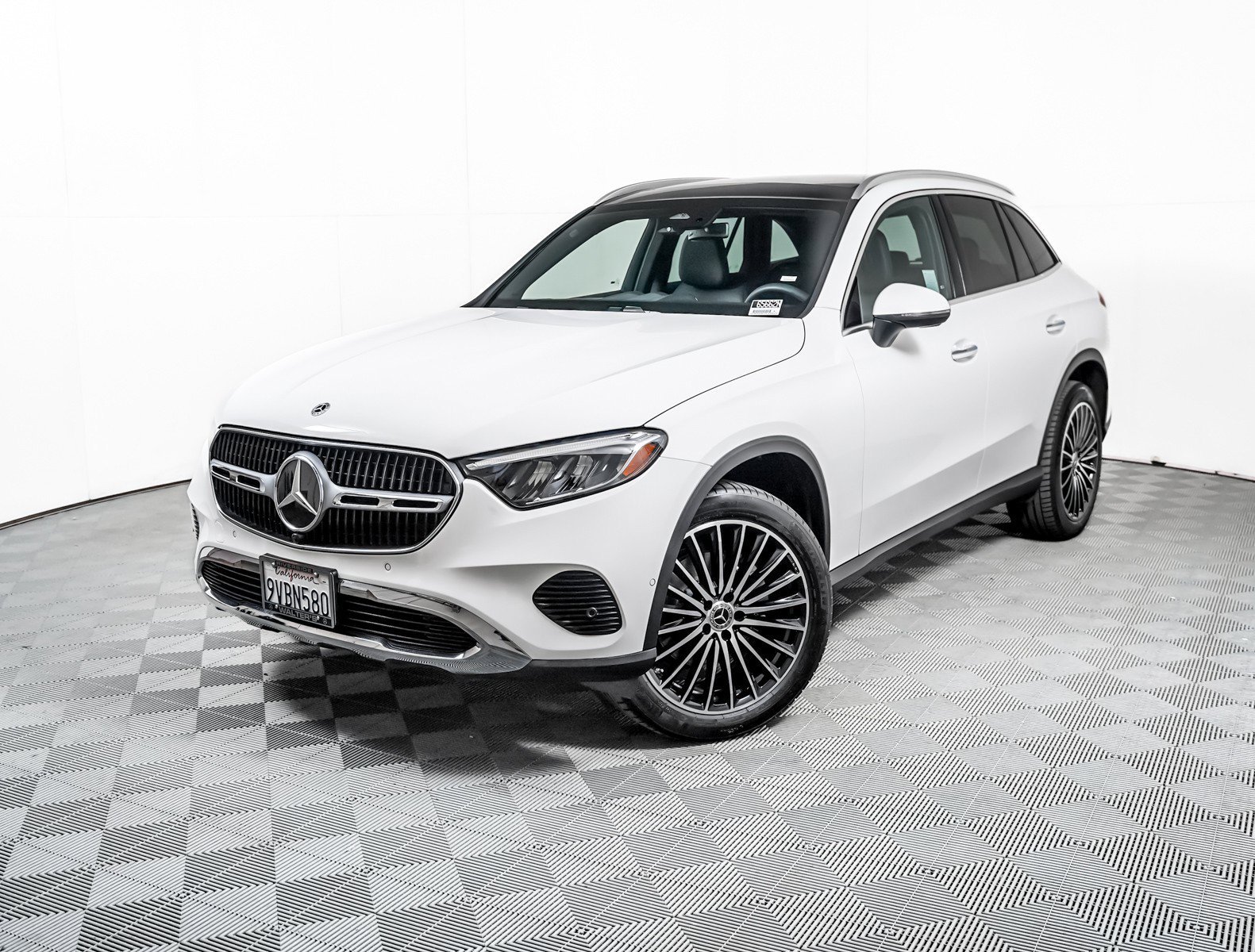 2026 Mercedes-Benz GLC GLC 300's photo