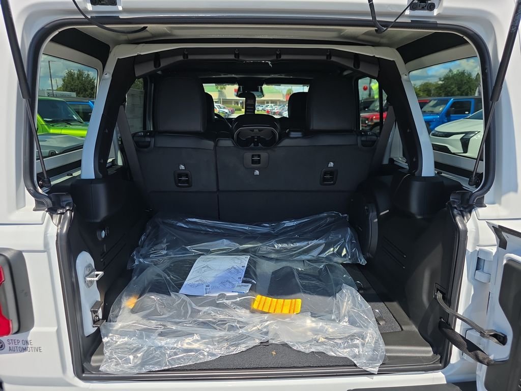 New 2026 Bright White Clearcoat Jeep Rubicon X image 29