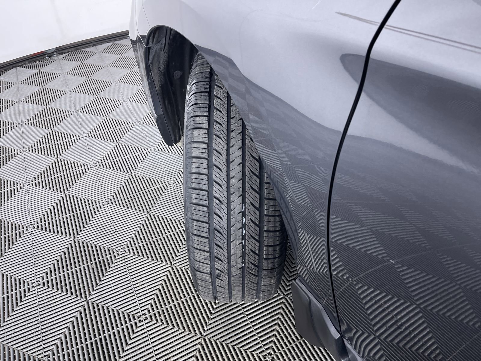 Used 2018 Magnetite Gray Metallic Subaru Limited image 28