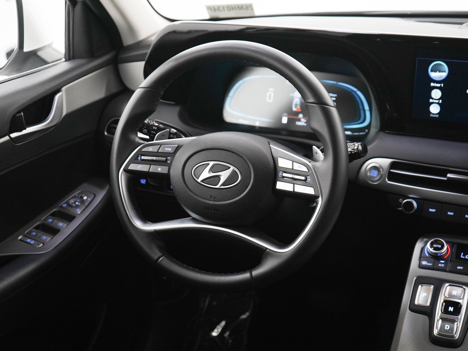Used 2025 Hyper White Hyundai SEL AWD image 15