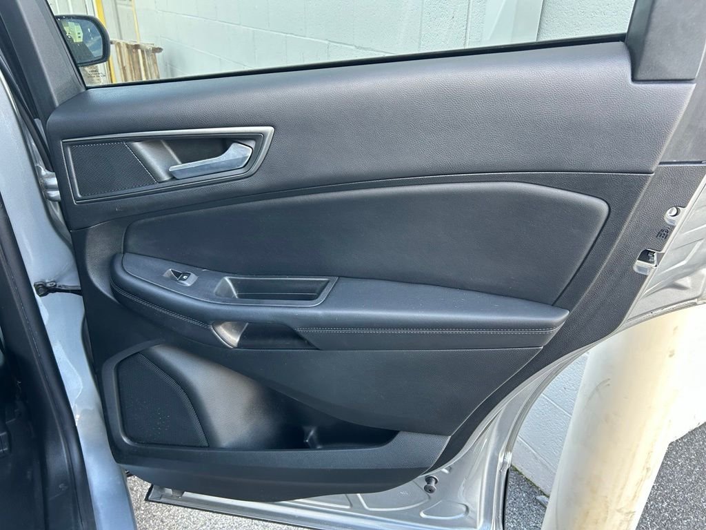 Used 2022 Silver Ford SE image 27