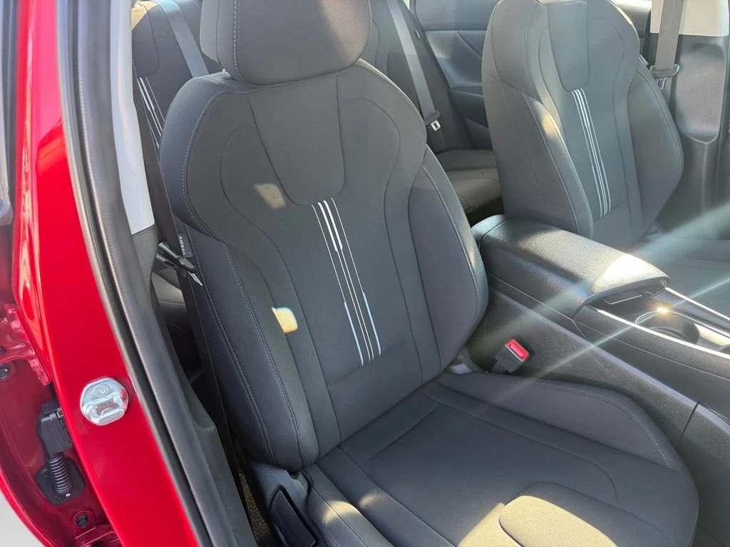 Used 2025 Red Hyundai SEL Convenience image 27
