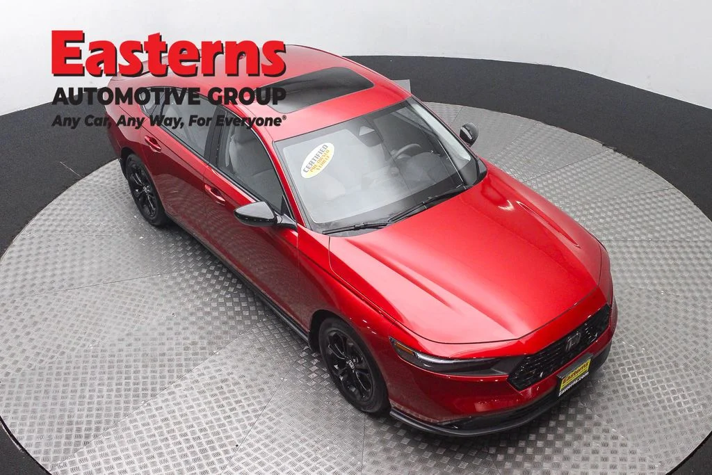 Used 2025 Red Honda SE image 3