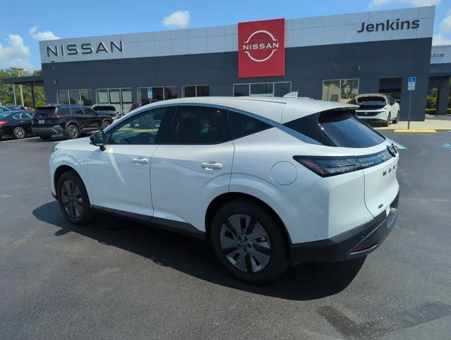 Used 2025 White Nissan SL image 9