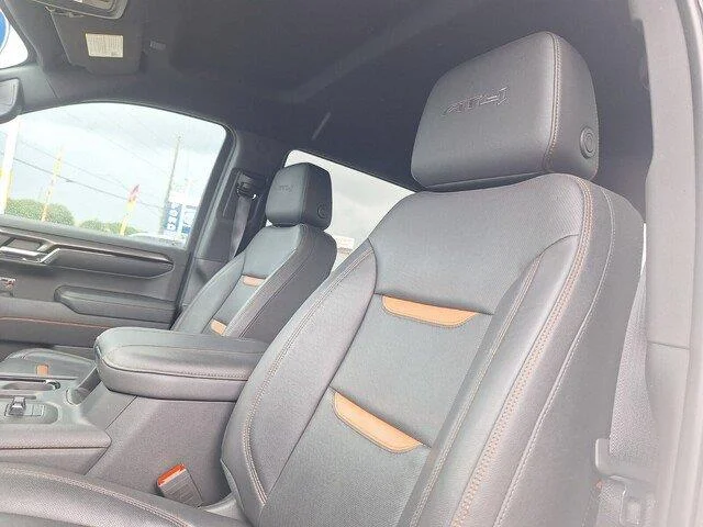 Used 2023 WHITE GMC AT4 image 13