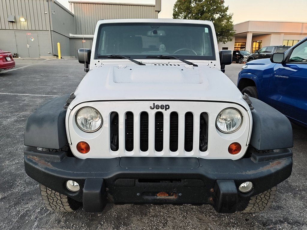 Used 2013 White Jeep Sahara image 11