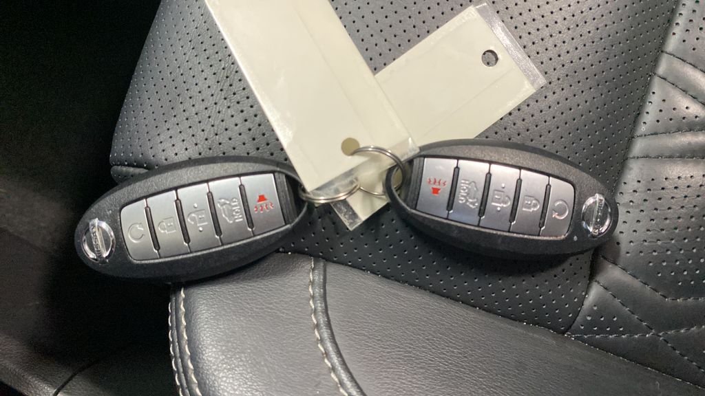 Used 2021 Pearl White Tricoat/Super Black Nissan Platinum image 32
