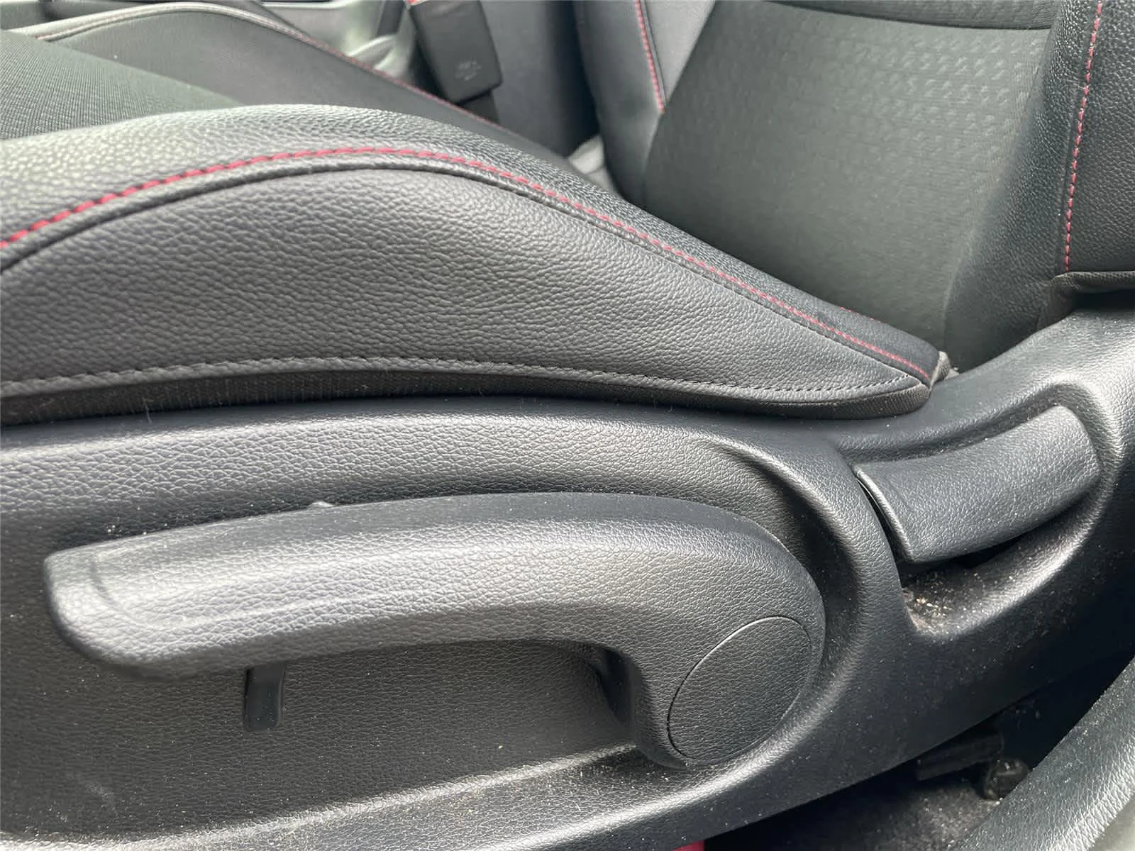 Used 2025 Gravity Gray Kia GT-Line image 13