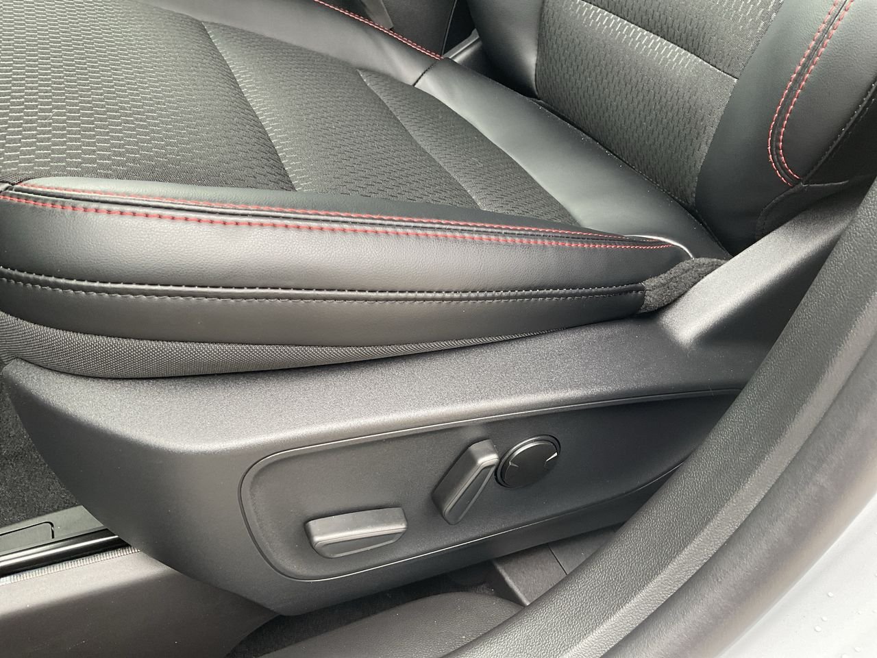 2026 Ford Escape ST-Line - Photo 12