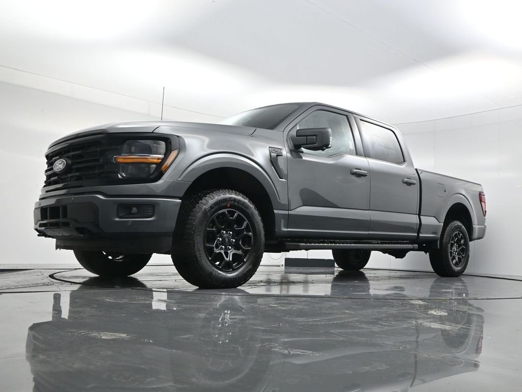 New 2026 Carbonized Gray Metallic Ford XLT image 35