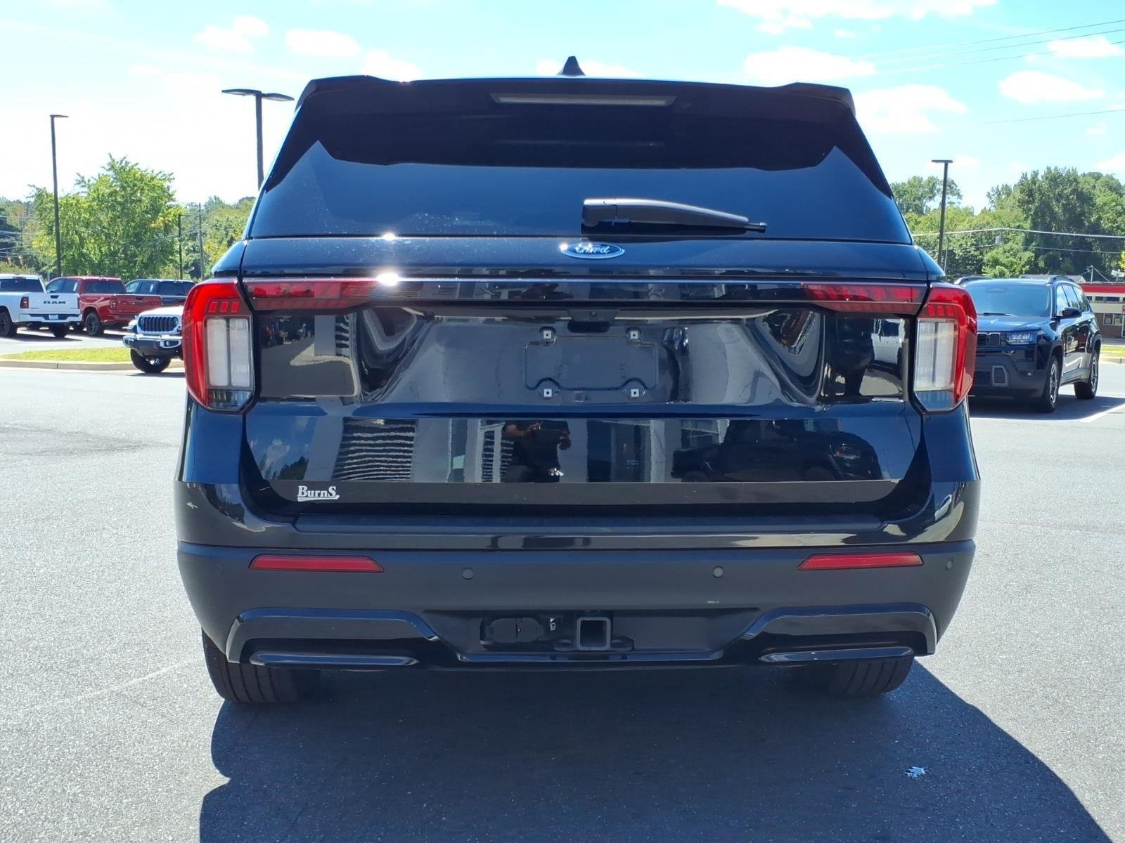Used 2025 Agate Black Metallic Ford ST-Line image 16