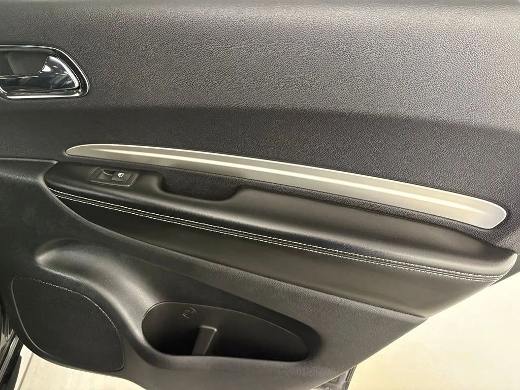 Used 2015 Black Dodge SXT image 40