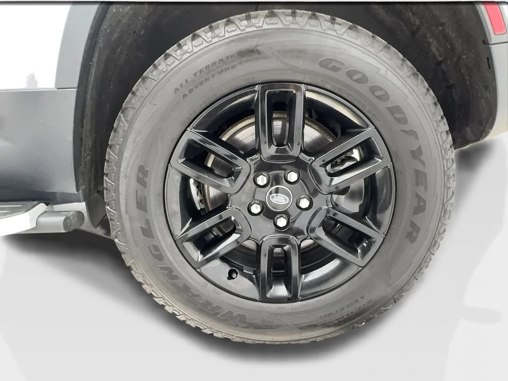 Used 2024 Silver Land Rover S image 11