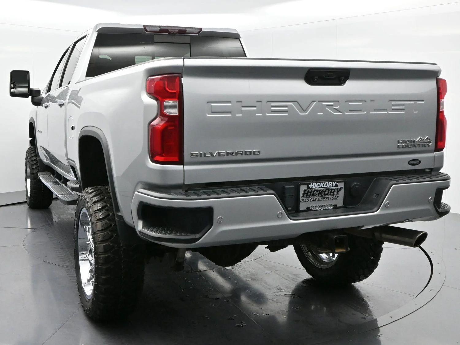Used 2020 Silver Ice Metallic Chevrolet High Country image 6