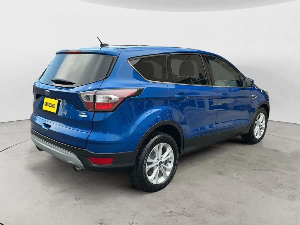 Used 2017 Blue Ford SE image 5