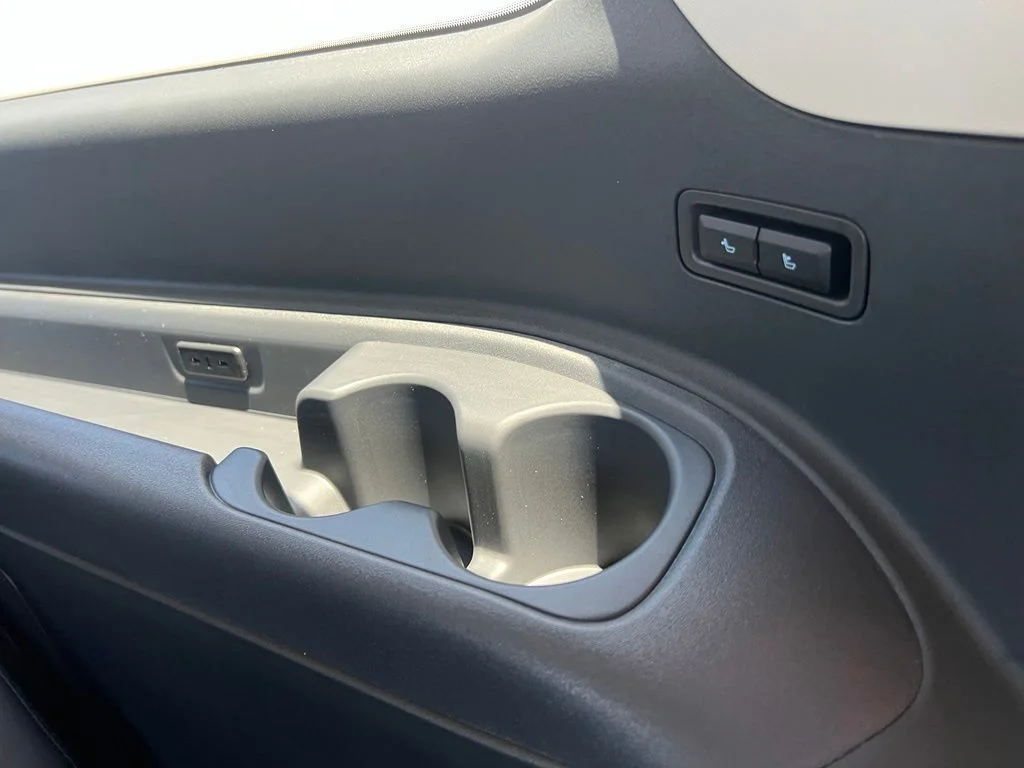 New 2027 Star White Metallic Tri-Coat Ford MAX Platinum image 27