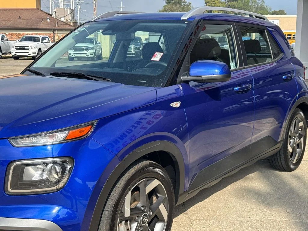Used 2025 Blue Hyundai SEL image 9