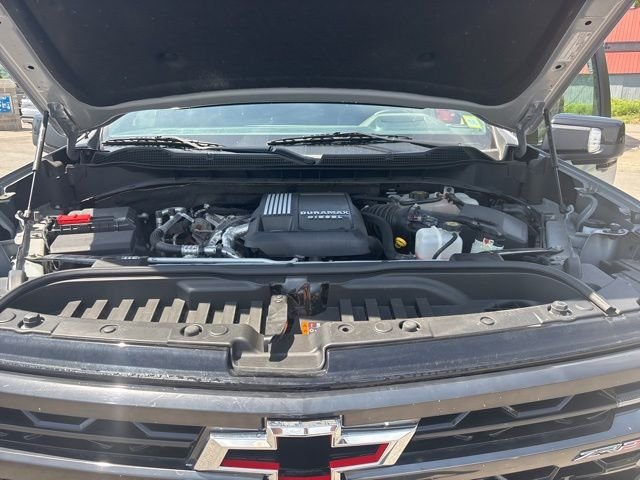 Used 2024 Gray Chevrolet ZR2 image 31