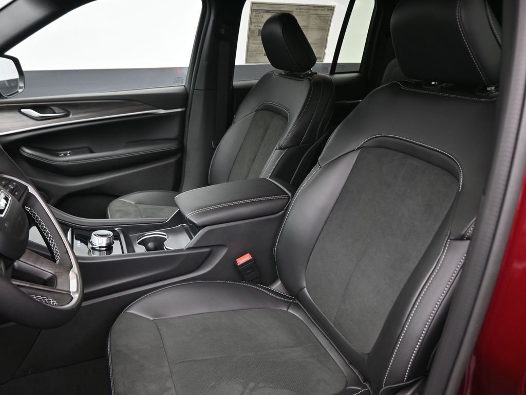 New 2026 Velvet Red Pearl-Coat Exterior Paint Jeep Altitude image 19
