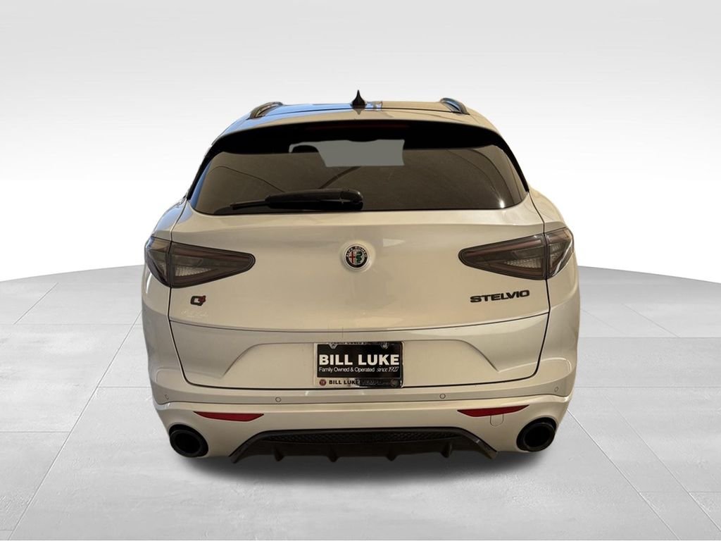 Used 2021 Silverstone Gray Metallic Alfa Romeo Ti Sport image 9