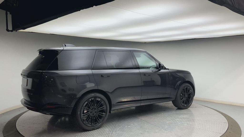 New 2026 Carpathian Gray Premium Metallic Land Rover SE image 2