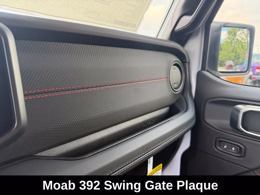 New 2027 Bright White Clear-Coat Paint Jeep Moab 392 image 12