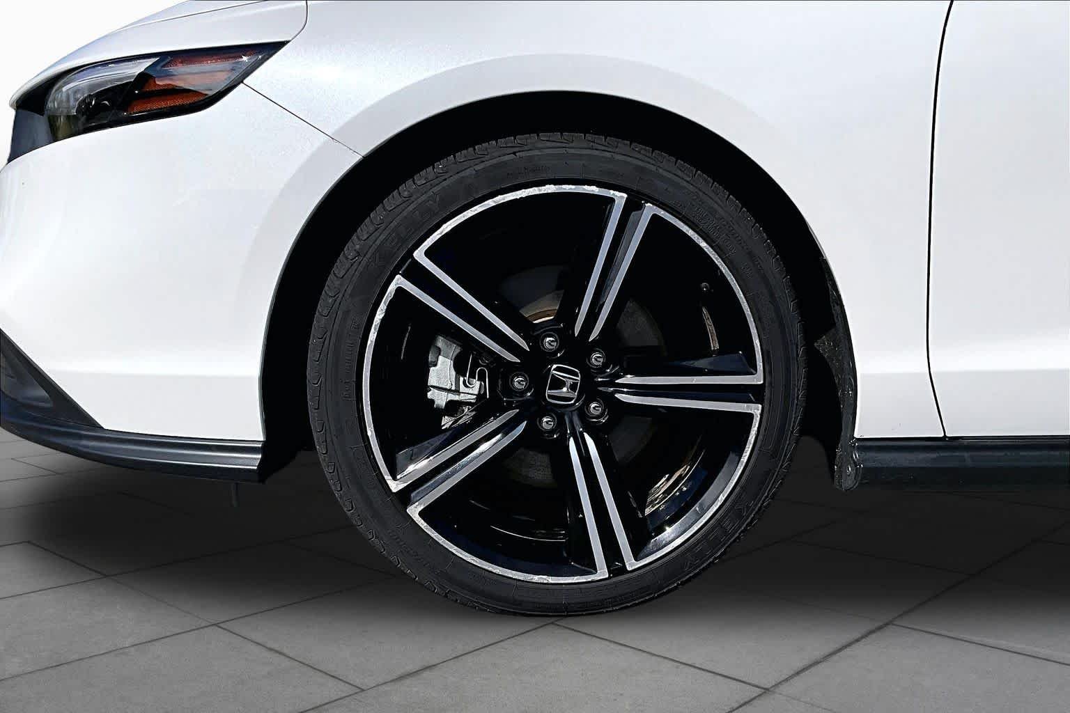 Used 2024 Platinum White Pearl Honda Sport image 11