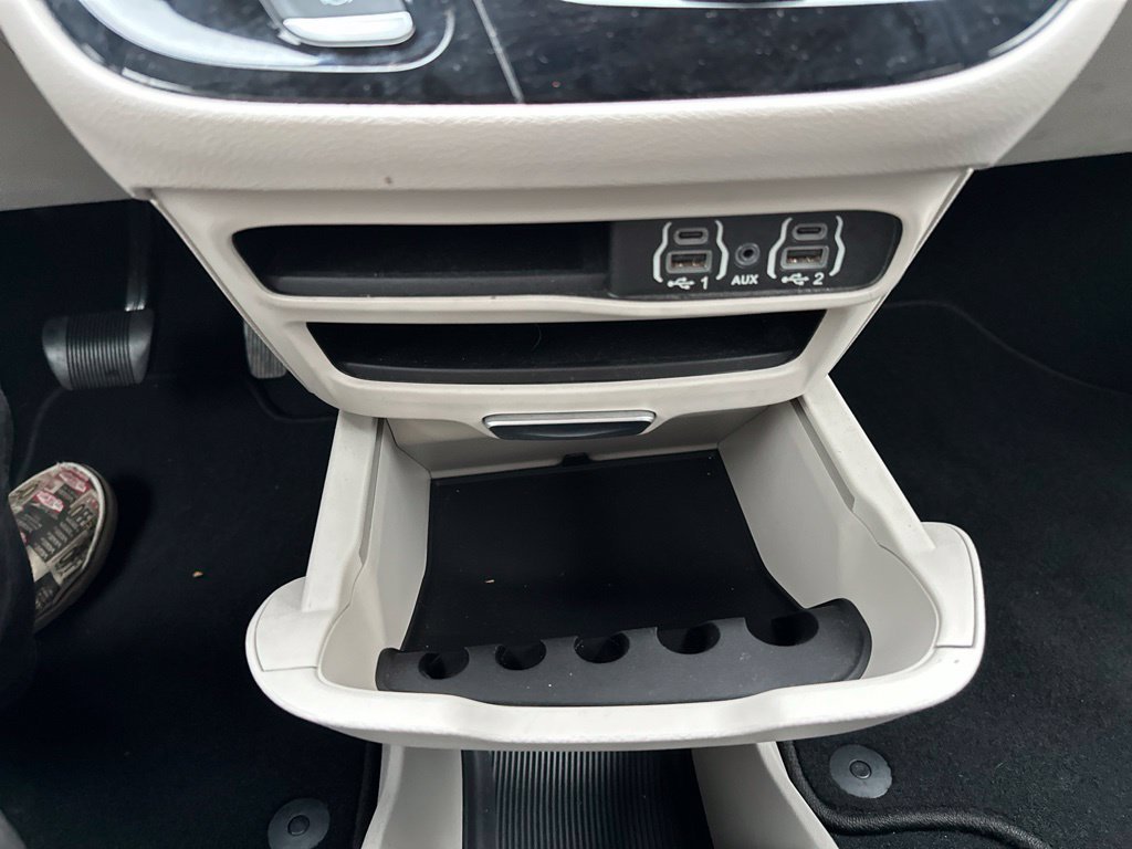 Used 2022 White Chrysler LX image 58