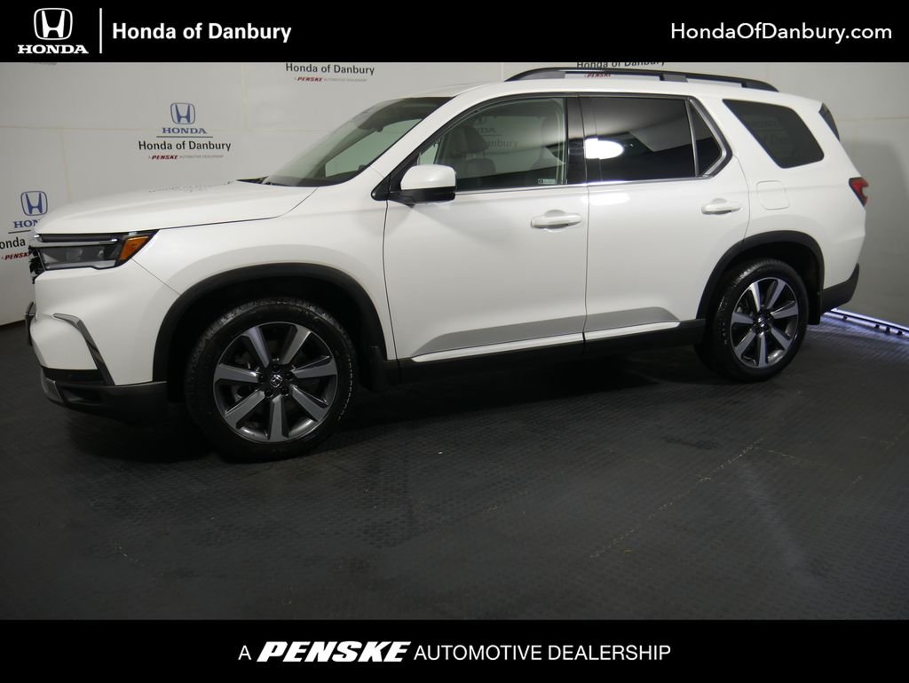 2023 Honda Pilot Touring AWD's photo