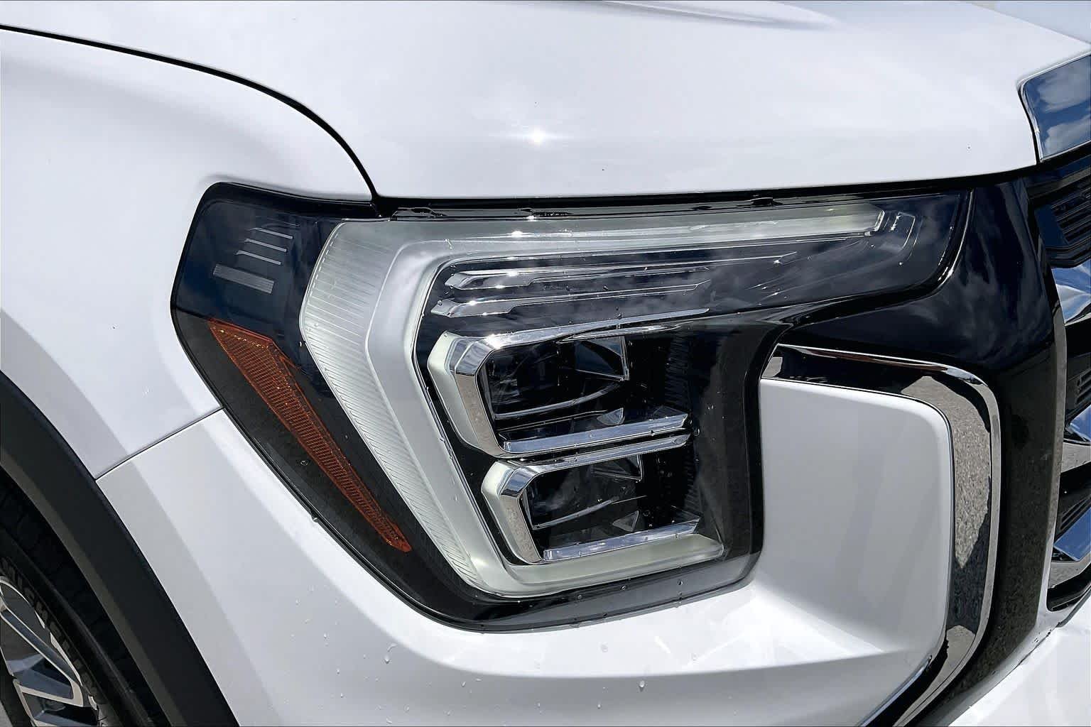 Used 2026 Summit White GMC FWD Elevation image 26