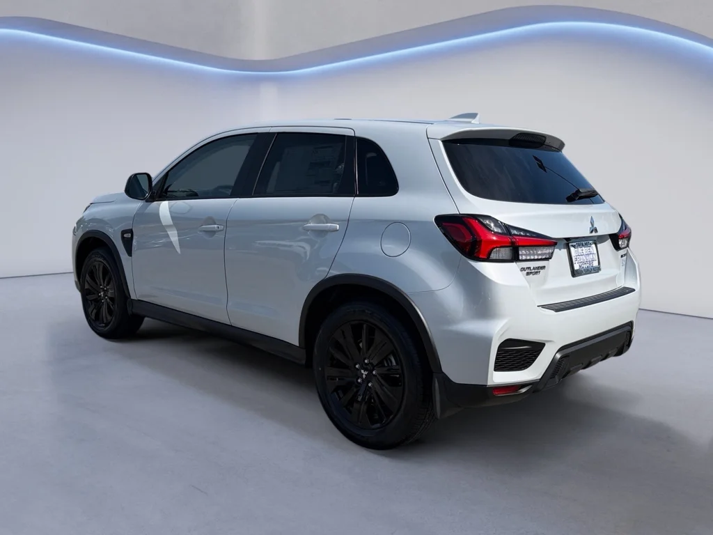 New 2026 White Diamond Mitsubishi LE image 5