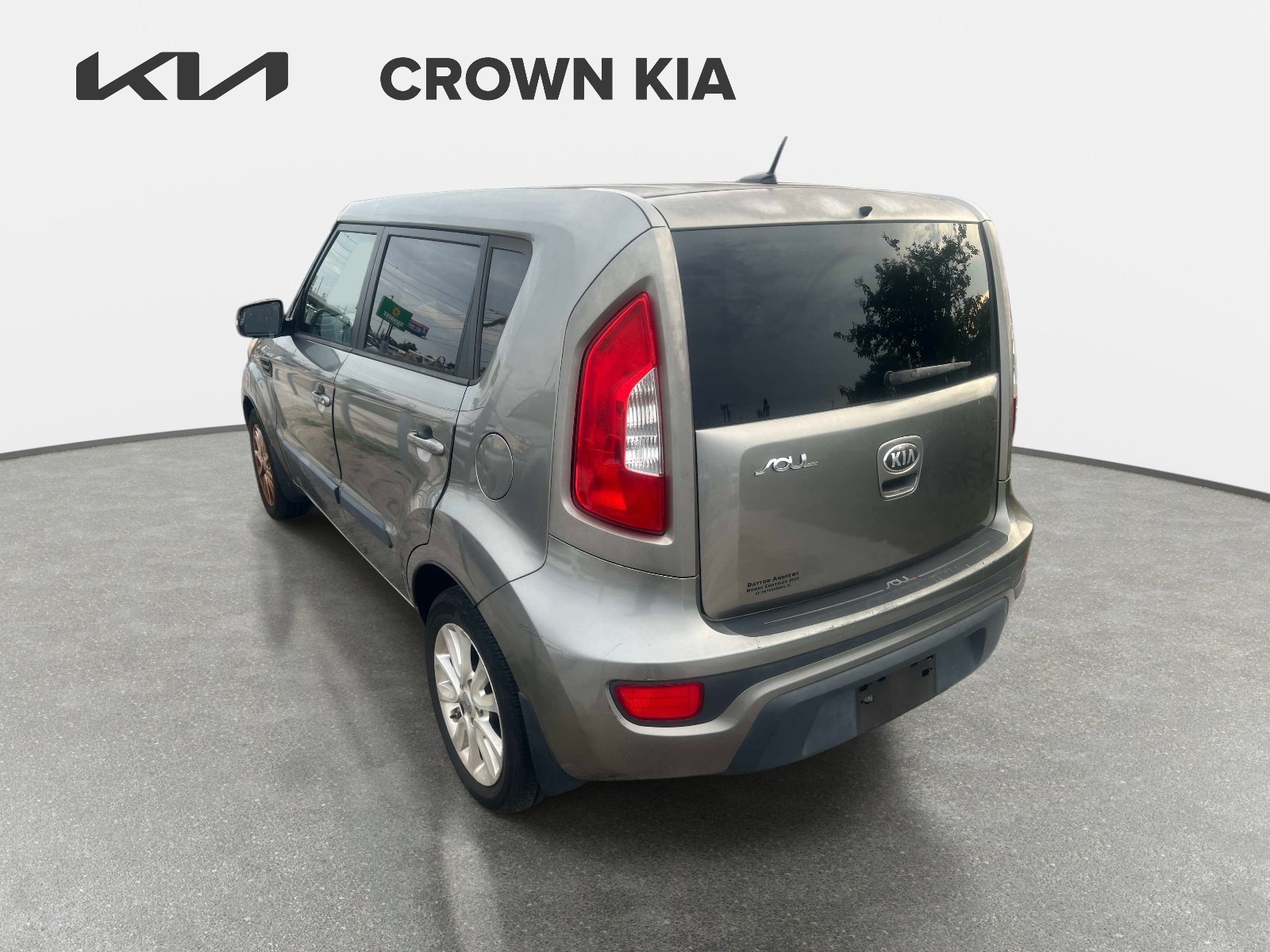 Used 2013 Titanium Pearl Metallic Kia + image 7