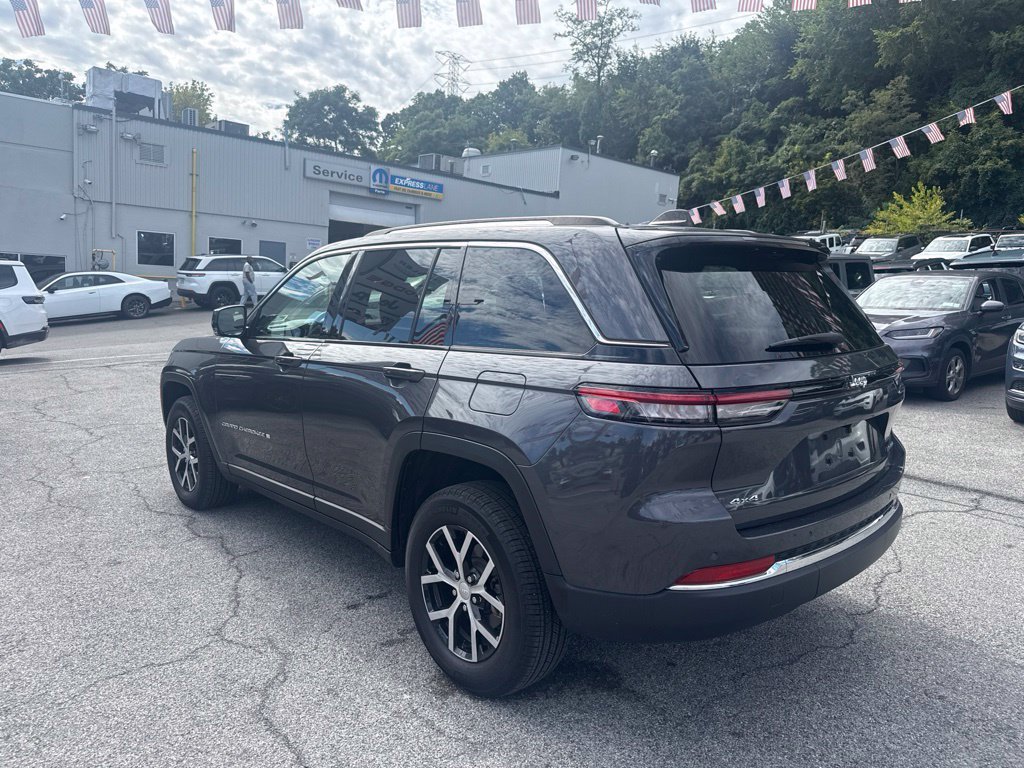 Used 2023 Gray Jeep Limited image 4