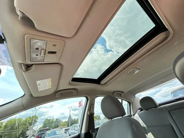 Used 2012 Silver Nissan 2.0 SR image 37