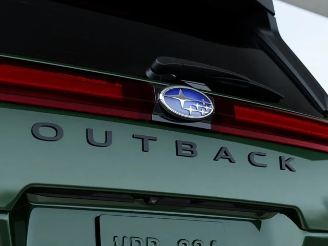 New 2026 DEEP EMERALD GREEN PEARL Subaru Premium image 11