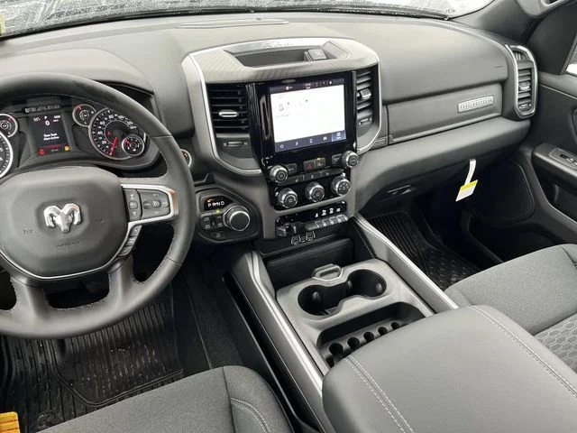 New 2026 Diamond Black Crystal Pearl-Coat Exterior Paint RAM Big Horn/Lone Star image 13