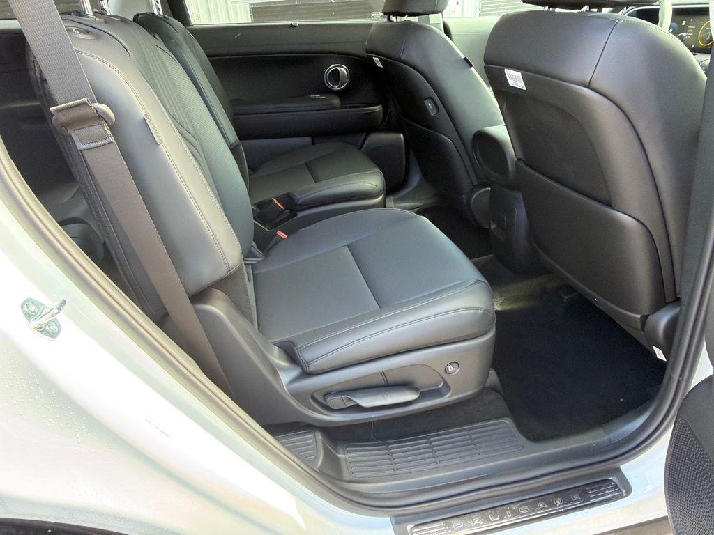 New 2026 White Hyundai SEL FWD image 15