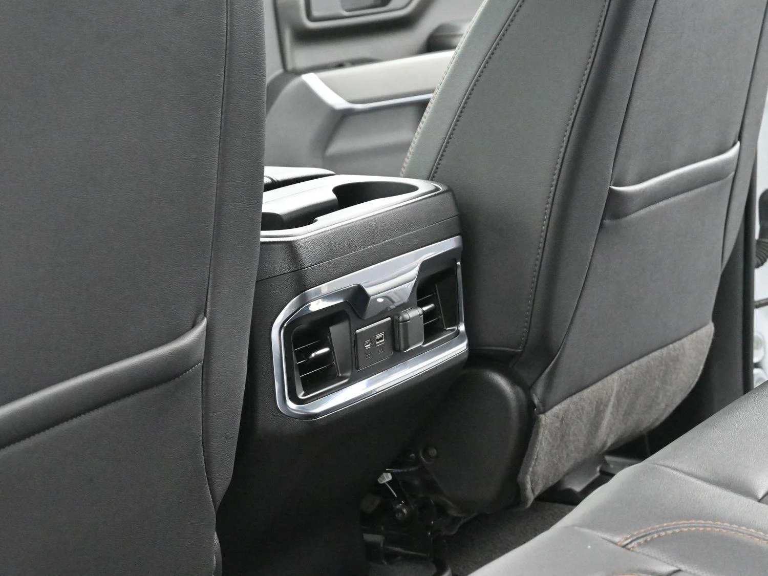 Used 2022 Summit White GMC AT4 image 30