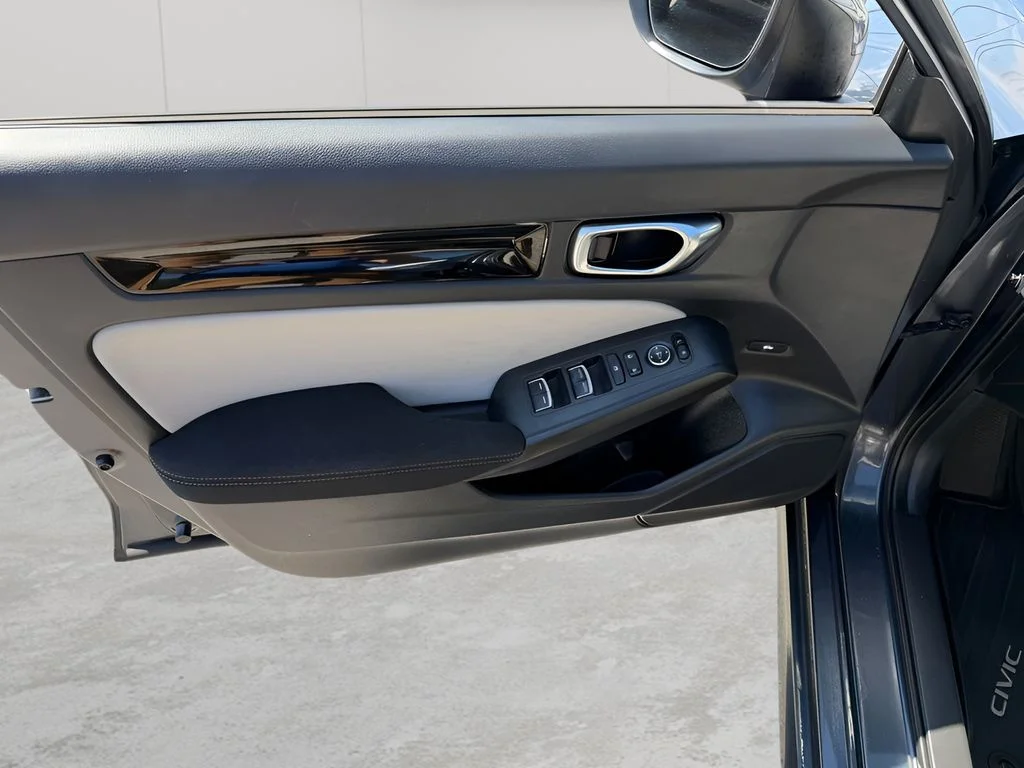Used 2022  Honda EX image 13