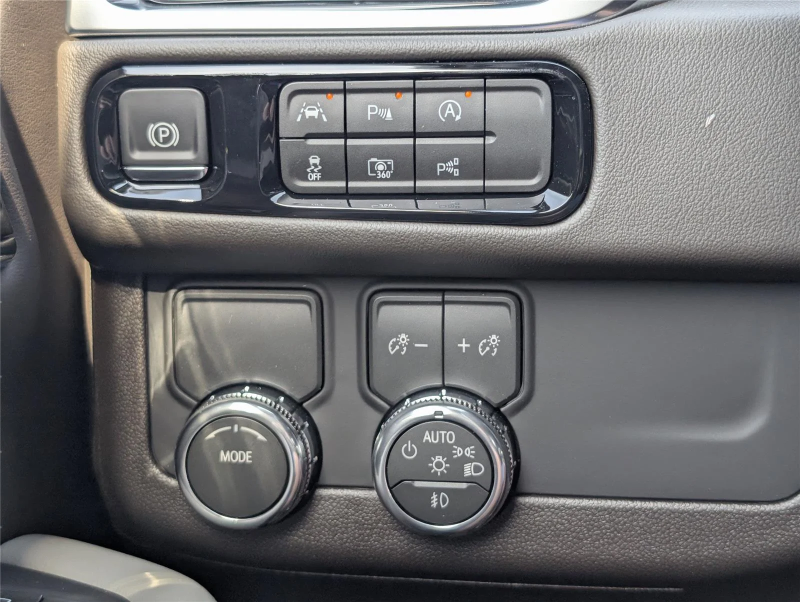 New 2026 Summit White GMC Elevation image 33
