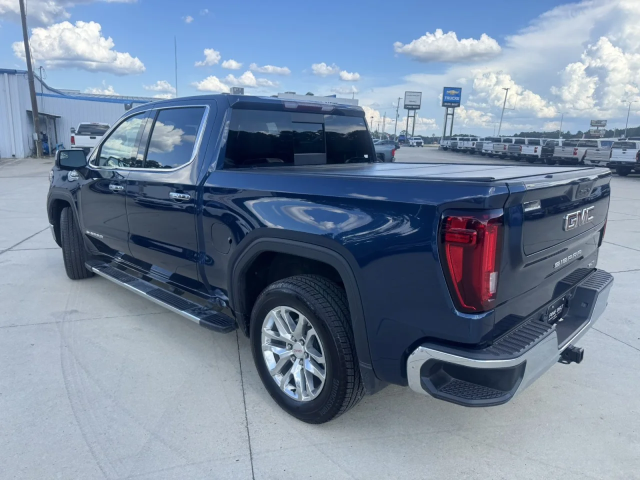 Used 2021 PACIFIC BLUE METALLIC GMC SLT image 8