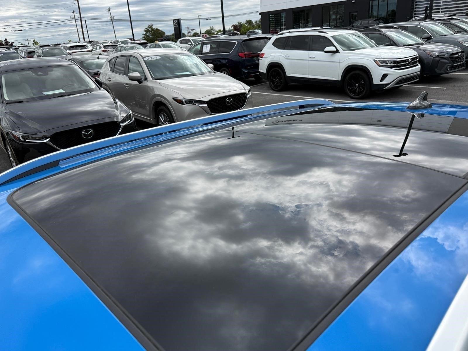 Used 2023 Cornflower Blue Volkswagen SE image 18
