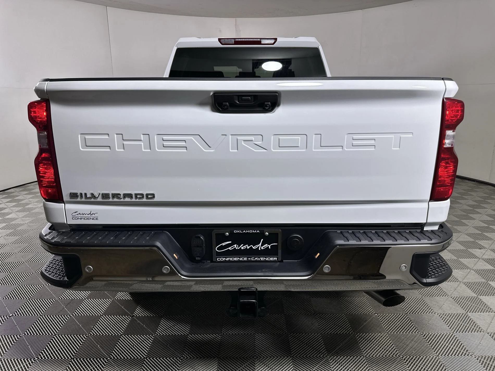 New 2026 Summit White Chevrolet WT image 7
