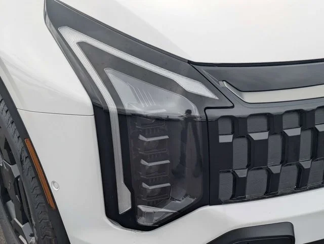New 2026 Glacial White Pearl Kia X-Pro Prestige image 9