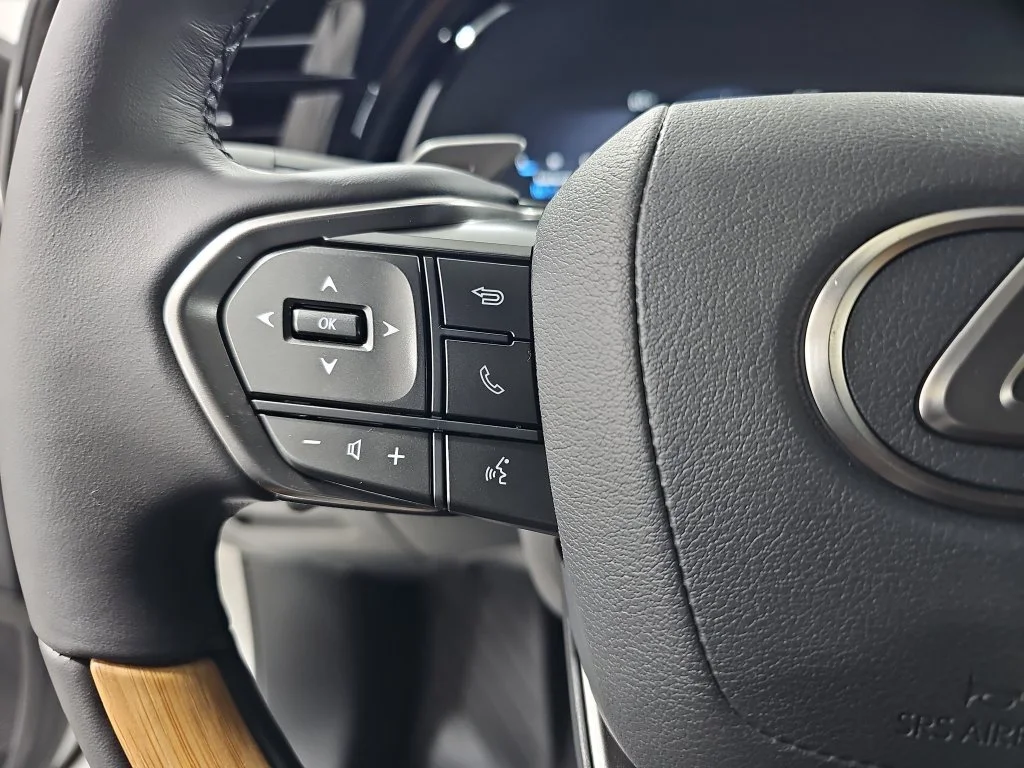 New 2026 Eminent White Pearl Lexus PREMIUM PLUS image 16